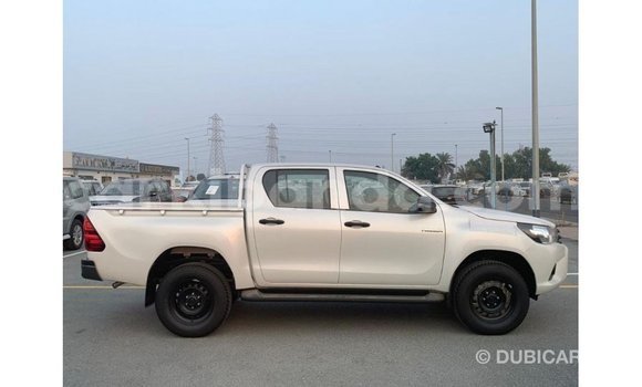 Gura Imported Toyota Hilux White Imodoka i Import - Dubai mu Uganda Gura Imported Toyota Hilux White Imodoka i Import - Dubai mu Uganda