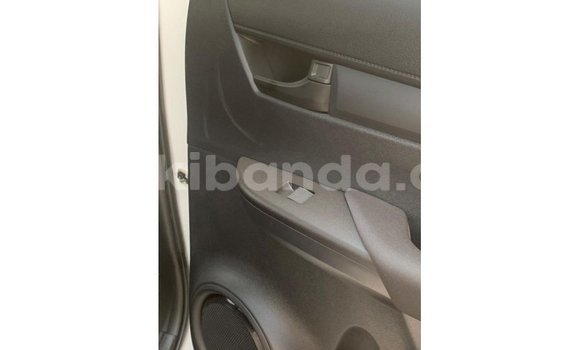 Gura Imported Toyota Hilux White Imodoka i Import - Dubai mu Uganda Gura Imported Toyota Hilux White Imodoka i Import - Dubai mu Uganda
