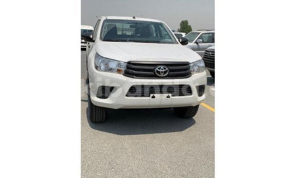 Gura Imported Toyota Hilux White Imodoka i Import - Dubai mu Uganda Gura Imported Toyota Hilux White Imodoka i Import - Dubai mu Uganda