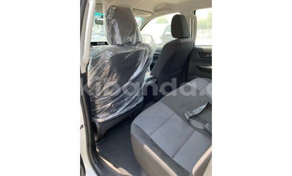 Gura Imported Toyota Hilux White Imodoka i Import - Dubai mu Uganda Gura Imported Toyota Hilux White Imodoka i Import - Dubai mu Uganda
