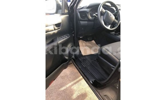 Gura Imported Toyota Hilux Black Imodoka i Import - Dubai mu Uganda Gura Imported Toyota Hilux Black Imodoka i Import - Dubai mu Uganda