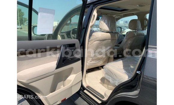 Gura Imported Toyota Land Cruiser Black Imodoka i Import - Dubai mu Uganda Gura Imported Toyota Land Cruiser Black Imodoka i Import - Dubai mu Uganda