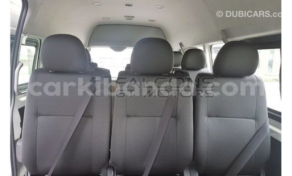 Acheter Import Voiture Toyota Hiace Blanc à Import - Dubai, Ouganda Acheter Import Voiture Toyota Hiace Blanc à Import - Dubai, Ouganda