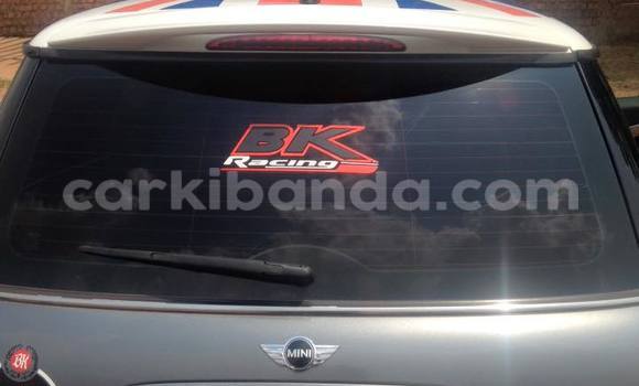 Gura Yakoze MINI Cooper Silver Imodoka i Kampala mu Uganda Gura Yakoze MINI Cooper Silver Imodoka i Kampala mu Uganda