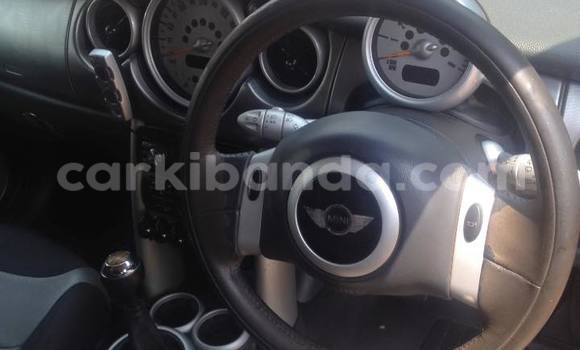 Gura Yakoze MINI Cooper Silver Imodoka i Kampala mu Uganda Gura Yakoze MINI Cooper Silver Imodoka i Kampala mu Uganda