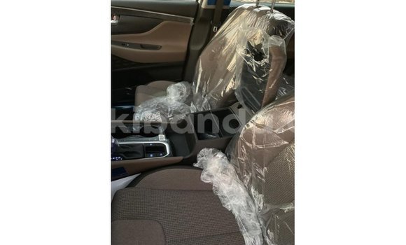 Gura Imported Hyundai Santa Fe White Imodoka i Import - Dubai mu Uganda Gura Imported Hyundai Santa Fe White Imodoka i Import - Dubai mu Uganda