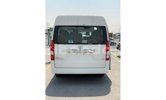 Gura Imported Toyota Hiace White Imodoka i Import - Dubai mu Uganda Gura Imported Toyota Hiace White Imodoka i Import - Dubai mu Uganda