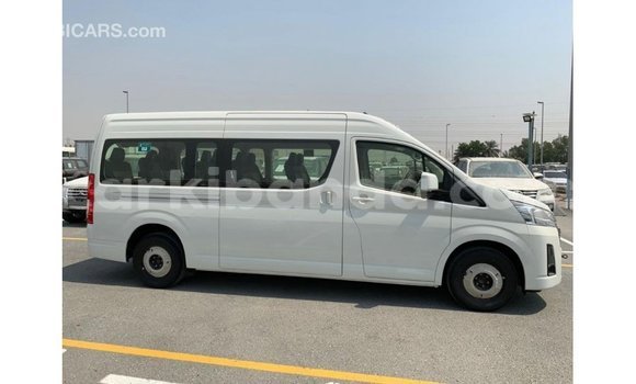 Gura Imported Toyota Hiace White Imodoka i Import - Dubai mu Uganda Gura Imported Toyota Hiace White Imodoka i Import - Dubai mu Uganda