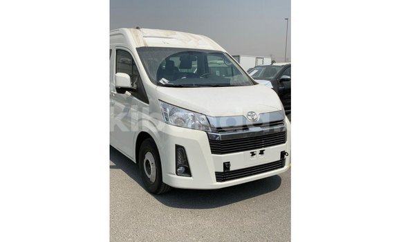 Gura Imported Toyota Hiace White Imodoka i Import - Dubai mu Uganda Gura Imported Toyota Hiace White Imodoka i Import - Dubai mu Uganda