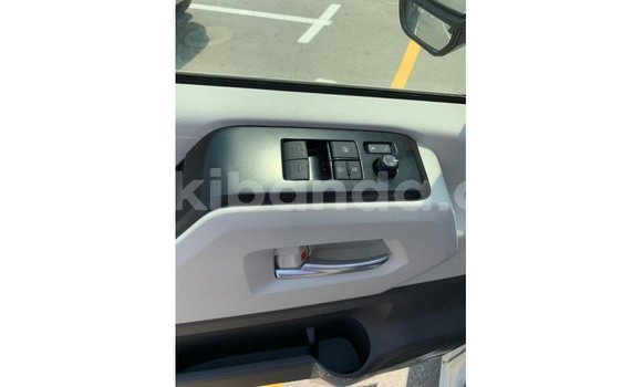 Gura Imported Toyota Hiace White Imodoka i Import - Dubai mu Uganda Gura Imported Toyota Hiace White Imodoka i Import - Dubai mu Uganda