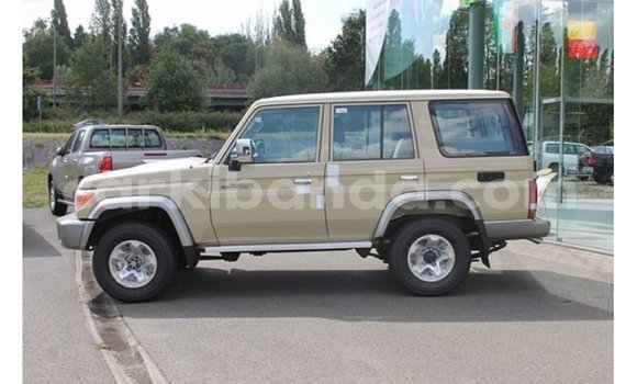 Gura Imported Toyota Land Cruiser Beige Imodoka i Import - Dubai mu Uganda Gura Imported Toyota Land Cruiser Beige Imodoka i Import - Dubai mu Uganda