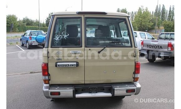 Gura Imported Toyota Land Cruiser Beige Imodoka i Import - Dubai mu Uganda Gura Imported Toyota Land Cruiser Beige Imodoka i Import - Dubai mu Uganda