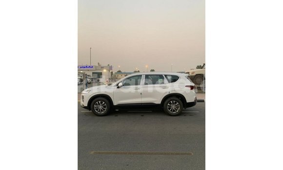 Gura Imported Hyundai Santa Fe White Imodoka i Import - Dubai mu Uganda Gura Imported Hyundai Santa Fe White Imodoka i Import - Dubai mu Uganda