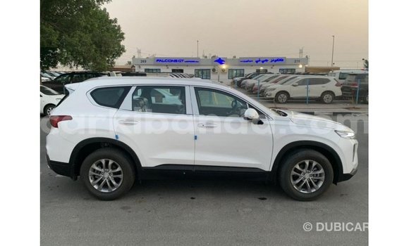 Gura Imported Hyundai Santa Fe White Imodoka i Import - Dubai mu Uganda Gura Imported Hyundai Santa Fe White Imodoka i Import - Dubai mu Uganda