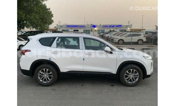 Gura Imported Hyundai Santa Fe White Imodoka i Import - Dubai mu Uganda Gura Imported Hyundai Santa Fe White Imodoka i Import - Dubai mu Uganda