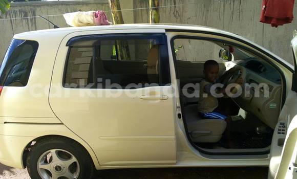 Gura Yakoze Toyota Raum White Imodoka i Kampala mu Uganda Gura Yakoze Toyota Raum White Imodoka i Kampala mu Uganda