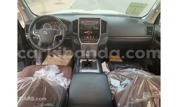 Gura Imported Toyota Land Cruiser Black Imodoka i Import - Dubai mu Uganda Gura Imported Toyota Land Cruiser Black Imodoka i Import - Dubai mu Uganda