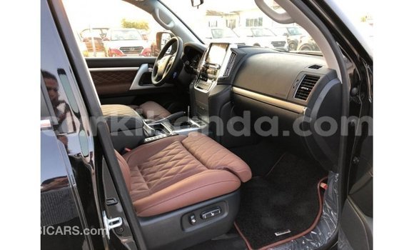 Acheter Import Voiture Toyota Land Cruiser Noir à Import - Dubai, Ouganda Acheter Import Voiture Toyota Land Cruiser Noir à Import - Dubai, Ouganda