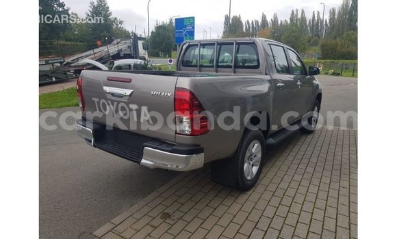 Gura Imported Toyota Hilux Brown Imodoka i Import - Dubai mu Uganda Gura Imported Toyota Hilux Brown Imodoka i Import - Dubai mu Uganda