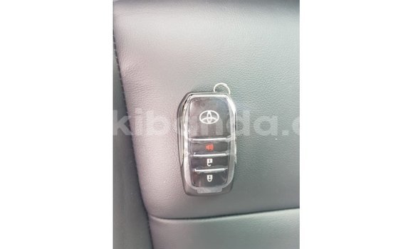 Gura Imported Toyota Hilux Brown Imodoka i Import - Dubai mu Uganda Gura Imported Toyota Hilux Brown Imodoka i Import - Dubai mu Uganda