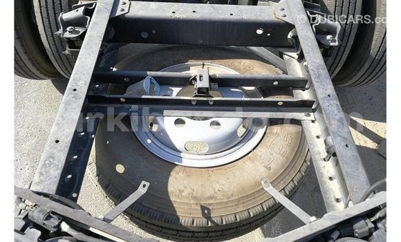 Acheter Import Voiture Mitsubishi Carisma Blanc à Import - Dubai, Ouganda Acheter Import Voiture Mitsubishi Carisma Blanc à Import - Dubai, Ouganda