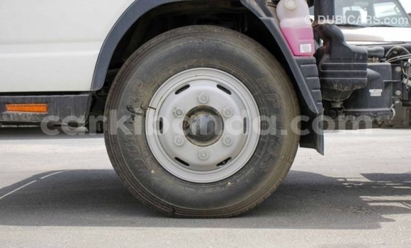 Acheter Import Voiture Mitsubishi Carisma Blanc à Import - Dubai, Ouganda Acheter Import Voiture Mitsubishi Carisma Blanc à Import - Dubai, Ouganda