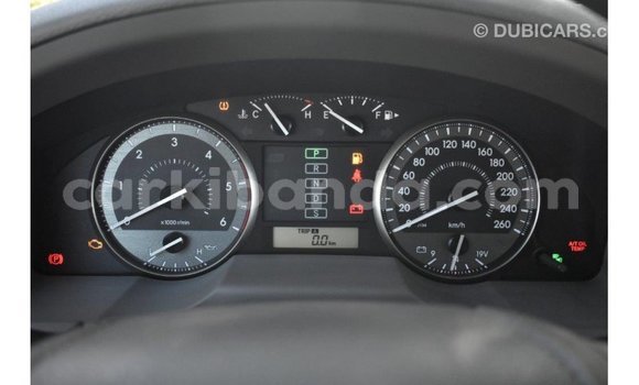 Nunua Imported Toyota Land Cruiser Nyeupe Gari ndani ya Import - Dubai nchini Uganda Nunua Imported Toyota Land Cruiser Nyeupe Gari ndani ya Import - Dubai nchini Uganda