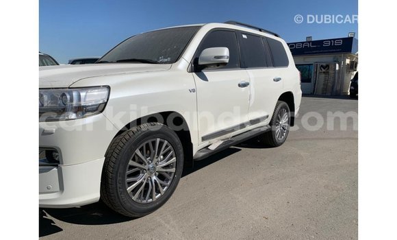 Nunua Imported Toyota Land Cruiser Nyeupe Gari ndani ya Import - Dubai nchini Uganda Nunua Imported Toyota Land Cruiser Nyeupe Gari ndani ya Import - Dubai nchini Uganda