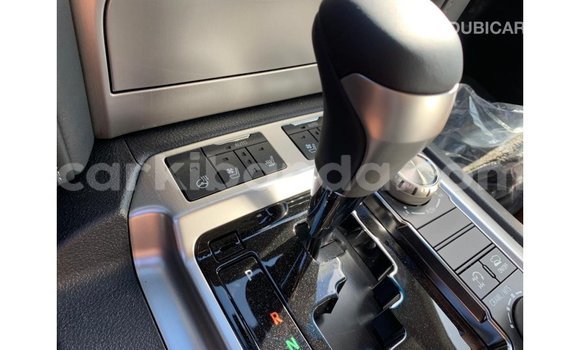 Nunua Imported Toyota Land Cruiser Nyeupe Gari ndani ya Import - Dubai nchini Uganda Nunua Imported Toyota Land Cruiser Nyeupe Gari ndani ya Import - Dubai nchini Uganda