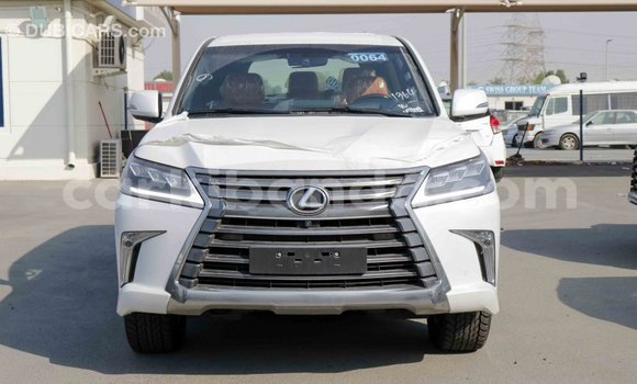 Acheter Import Voiture Lexus LX Blanc à Import - Dubai, Ouganda Acheter Import Voiture Lexus LX Blanc à Import - Dubai, Ouganda