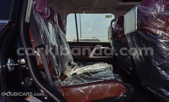 Acheter Import Voiture Toyota Land Cruiser Noir à Import - Dubai, Ouganda Acheter Import Voiture Toyota Land Cruiser Noir à Import - Dubai, Ouganda