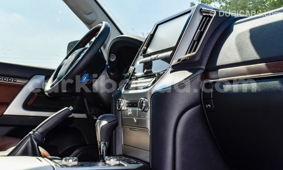 Acheter Import Voiture Toyota Land Cruiser Noir à Import - Dubai, Ouganda Acheter Import Voiture Toyota Land Cruiser Noir à Import - Dubai, Ouganda