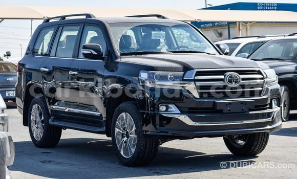 Nunua Imported Toyota Land Cruiser Nyeusi Gari ndani ya Import - Dubai nchini Uganda Nunua Imported Toyota Land Cruiser Nyeusi Gari ndani ya Import - Dubai nchini Uganda
