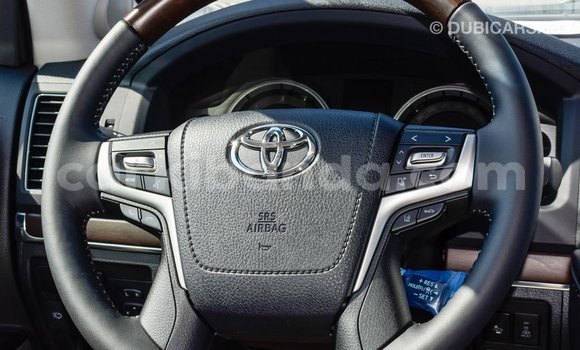 Nunua Imported Toyota Land Cruiser Nyeusi Gari ndani ya Import - Dubai nchini Uganda Nunua Imported Toyota Land Cruiser Nyeusi Gari ndani ya Import - Dubai nchini Uganda