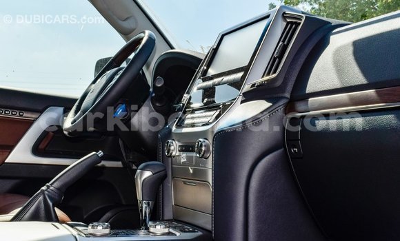 Nunua Imported Toyota Land Cruiser Nyeusi Gari ndani ya Import - Dubai nchini Uganda Nunua Imported Toyota Land Cruiser Nyeusi Gari ndani ya Import - Dubai nchini Uganda