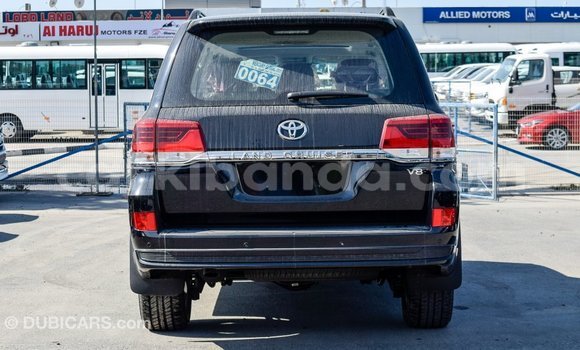 Nunua Imported Toyota Land Cruiser Nyeusi Gari ndani ya Import - Dubai nchini Uganda Nunua Imported Toyota Land Cruiser Nyeusi Gari ndani ya Import - Dubai nchini Uganda