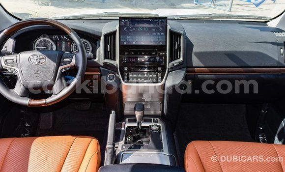 Gura Imported Toyota Land Cruiser White Imodoka i Import - Dubai mu Uganda Gura Imported Toyota Land Cruiser White Imodoka i Import - Dubai mu Uganda
