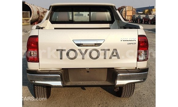 Acheter Import Voiture Toyota Hilux Blanc à Import - Dubai, Ouganda Acheter Import Voiture Toyota Hilux Blanc à Import - Dubai, Ouganda