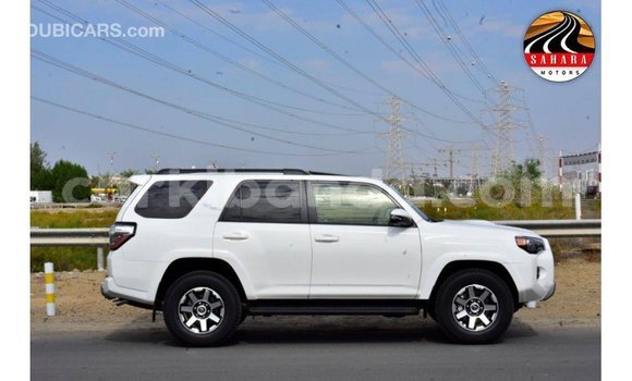 Nunua Imported Toyota 4Runner Nyeupe Gari ndani ya Import - Dubai nchini Uganda Nunua Imported Toyota 4Runner Nyeupe Gari ndani ya Import - Dubai nchini Uganda