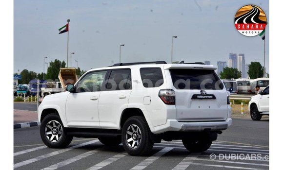 Nunua Imported Toyota 4Runner Nyeupe Gari ndani ya Import - Dubai nchini Uganda Nunua Imported Toyota 4Runner Nyeupe Gari ndani ya Import - Dubai nchini Uganda