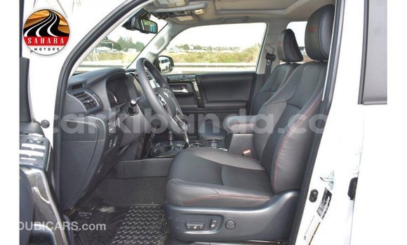 Nunua Imported Toyota 4Runner Nyeupe Gari ndani ya Import - Dubai nchini Uganda Nunua Imported Toyota 4Runner Nyeupe Gari ndani ya Import - Dubai nchini Uganda