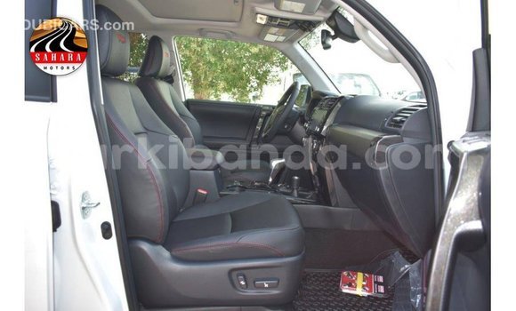 Nunua Imported Toyota 4Runner Nyeupe Gari ndani ya Import - Dubai nchini Uganda Nunua Imported Toyota 4Runner Nyeupe Gari ndani ya Import - Dubai nchini Uganda