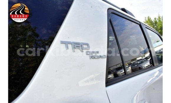 Nunua Imported Toyota 4Runner Nyeupe Gari ndani ya Import - Dubai nchini Uganda Nunua Imported Toyota 4Runner Nyeupe Gari ndani ya Import - Dubai nchini Uganda
