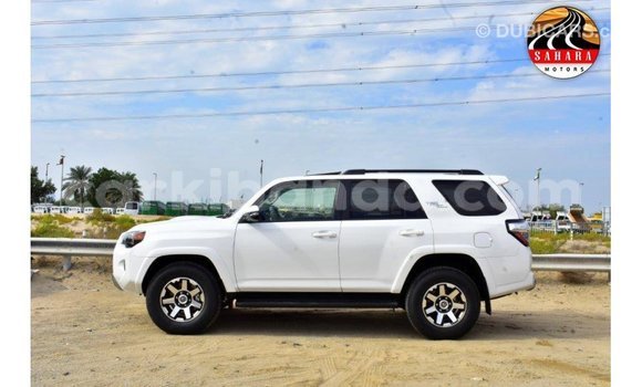 Nunua Imported Toyota 4Runner Nyeupe Gari ndani ya Import - Dubai nchini Uganda Nunua Imported Toyota 4Runner Nyeupe Gari ndani ya Import - Dubai nchini Uganda