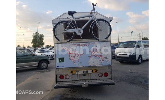 Gura Imported Kia Carens White Imodoka i Import - Dubai mu Uganda Gura Imported Kia Carens White Imodoka i Import - Dubai mu Uganda