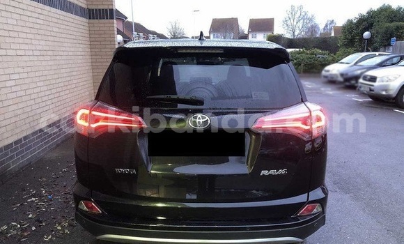 Gura Yakoze Toyota RAV4 Black Imodoka i Kampala mu Uganda Gura Yakoze Toyota RAV4 Black Imodoka i Kampala mu Uganda