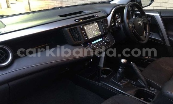 Gura Yakoze Toyota RAV4 Black Imodoka i Kampala mu Uganda Gura Yakoze Toyota RAV4 Black Imodoka i Kampala mu Uganda