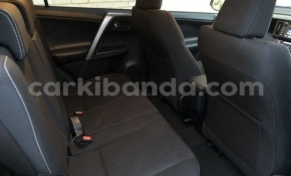 Gura Yakoze Toyota RAV4 Black Imodoka i Kampala mu Uganda Gura Yakoze Toyota RAV4 Black Imodoka i Kampala mu Uganda