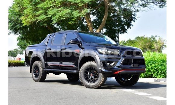 Nunua Imported Toyota Hilux Nyeusi Gari ndani ya Import - Dubai nchini Uganda Nunua Imported Toyota Hilux Nyeusi Gari ndani ya Import - Dubai nchini Uganda