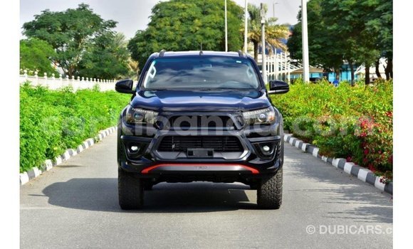 Nunua Imported Toyota Hilux Nyeusi Gari ndani ya Import - Dubai nchini Uganda Nunua Imported Toyota Hilux Nyeusi Gari ndani ya Import - Dubai nchini Uganda